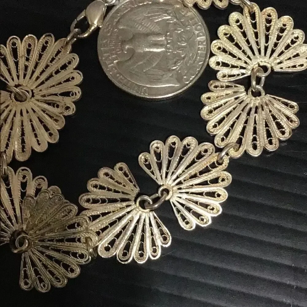 Beautiful ornate vintage fan or shell 8 inch sterling silver bracelet 17 grams